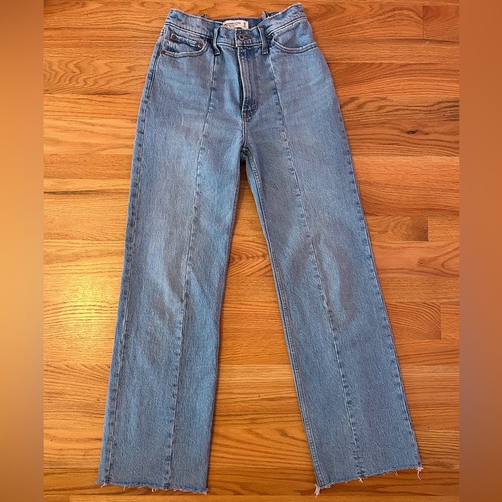 Abercrombie & Fitch 90s Relaxed Jeans | High Rise Light Wash Raw Hem (Size 25)